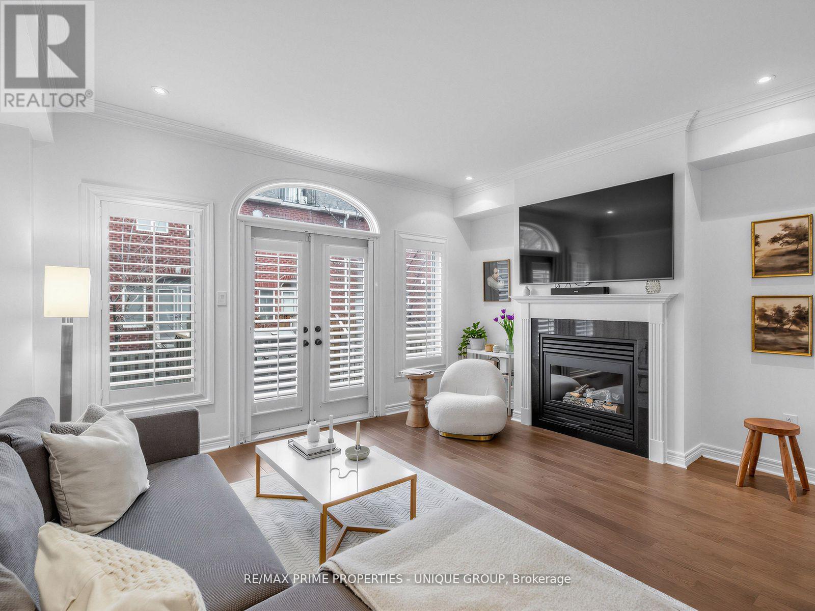 19 James Stock Path, Toronto, Ontario  M8Z 6C6 - Photo 7 - W12967146