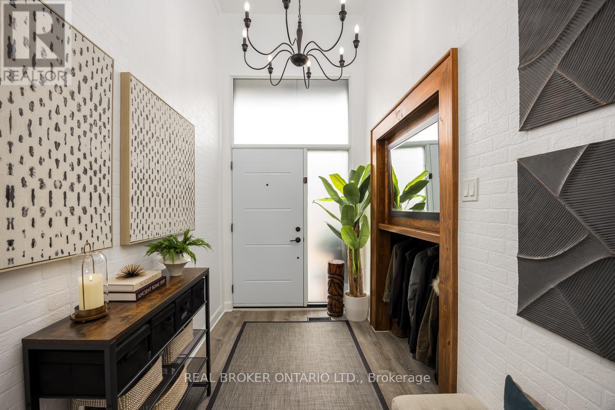 5476 Schueller Crescent, Burlington, Ontario  L7L 3T2 - Photo 3 - W12967166