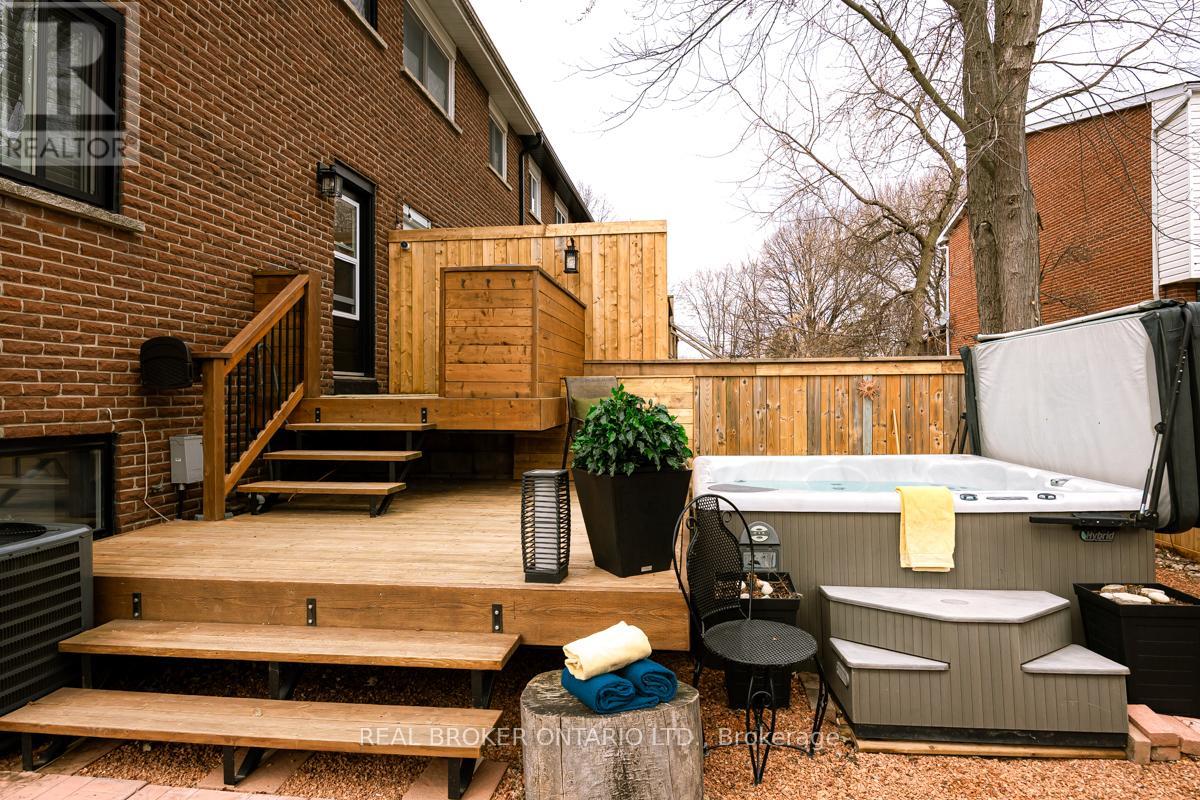 5476 Schueller Crescent, Burlington, Ontario  L7L 3T2 - Photo 33 - W12967166