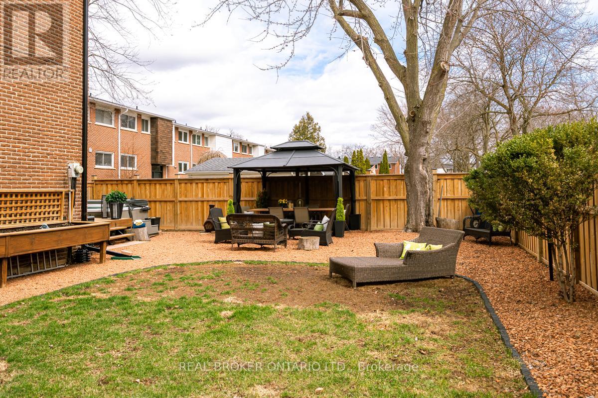 5476 Schueller Crescent, Burlington, Ontario  L7L 3T2 - Photo 39 - W12967166