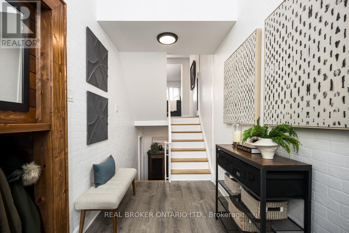 5476 Schueller Crescent, Burlington, Ontario  L7L 3T2 - Photo 4 - W12967166