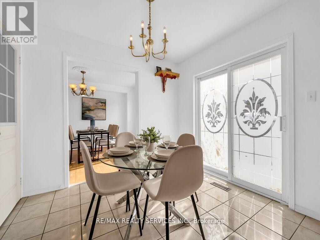 118 Queen Mary Drive, Brampton, Ontario  L7A 2R5 - Photo 11 - W12967178