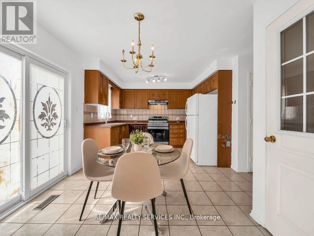 118 Queen Mary Drive, Brampton, Ontario  L7A 2R5 - Photo 12 - W12967178