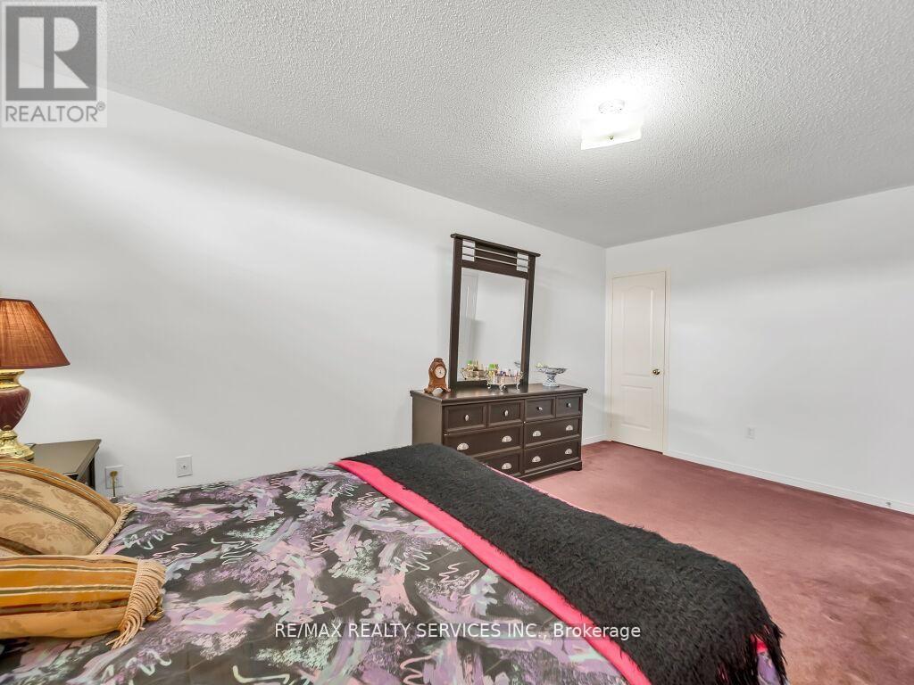 118 Queen Mary Drive, Brampton, Ontario  L7A 2R5 - Photo 23 - W12967178