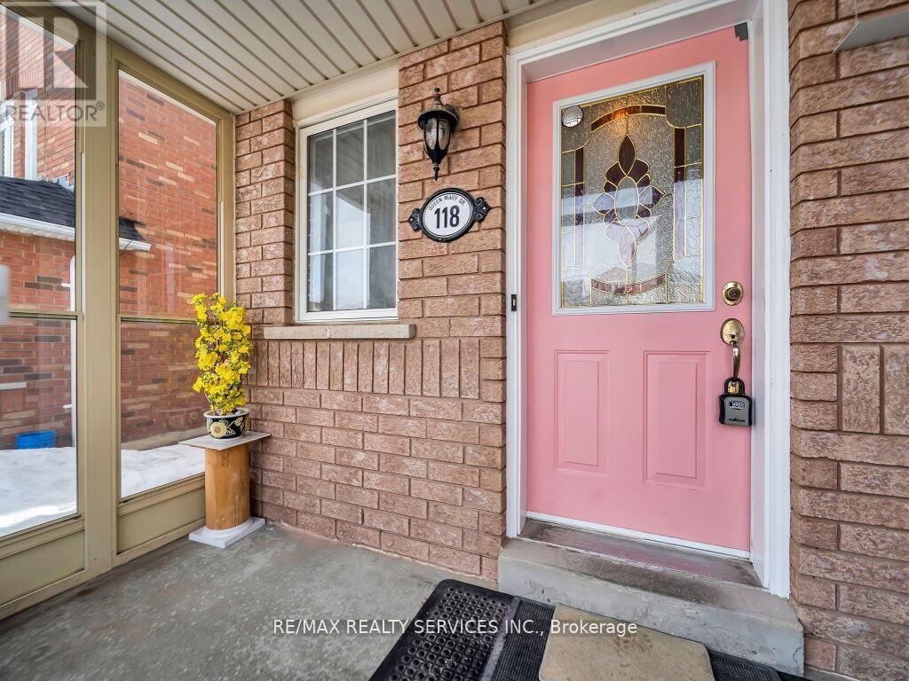 118 Queen Mary Drive, Brampton, Ontario  L7A 2R5 - Photo 4 - W12967178