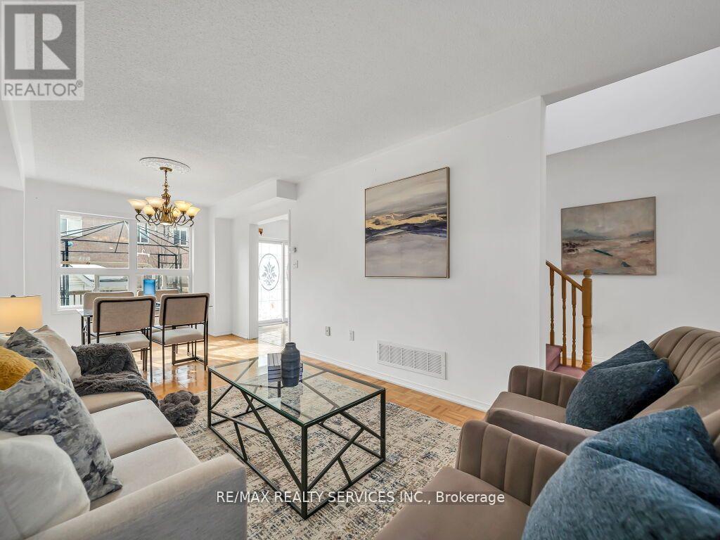 118 Queen Mary Drive, Brampton, Ontario  L7A 2R5 - Photo 7 - W12967178