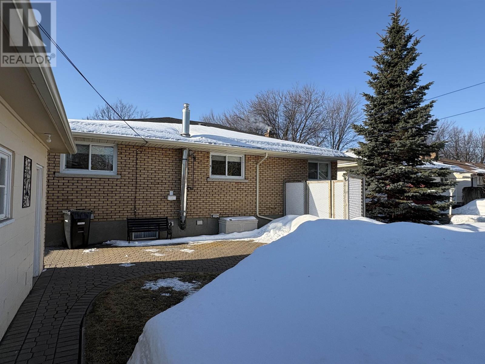 2621 Begin Pl, Thunder Bay, Ontario  P7E 5L9 - Photo 2 - TB2600634