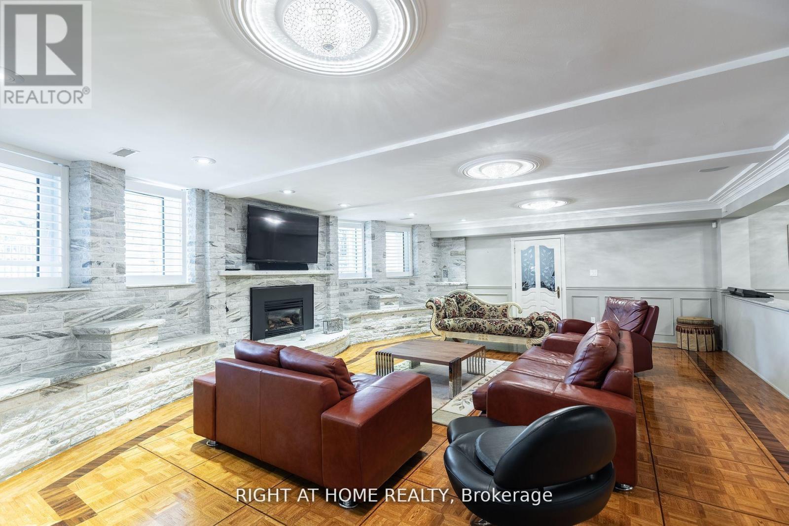 38 Sugarbush Court, Vaughan, Ontario  L4L 2Z2 - Photo 6 - N12962252