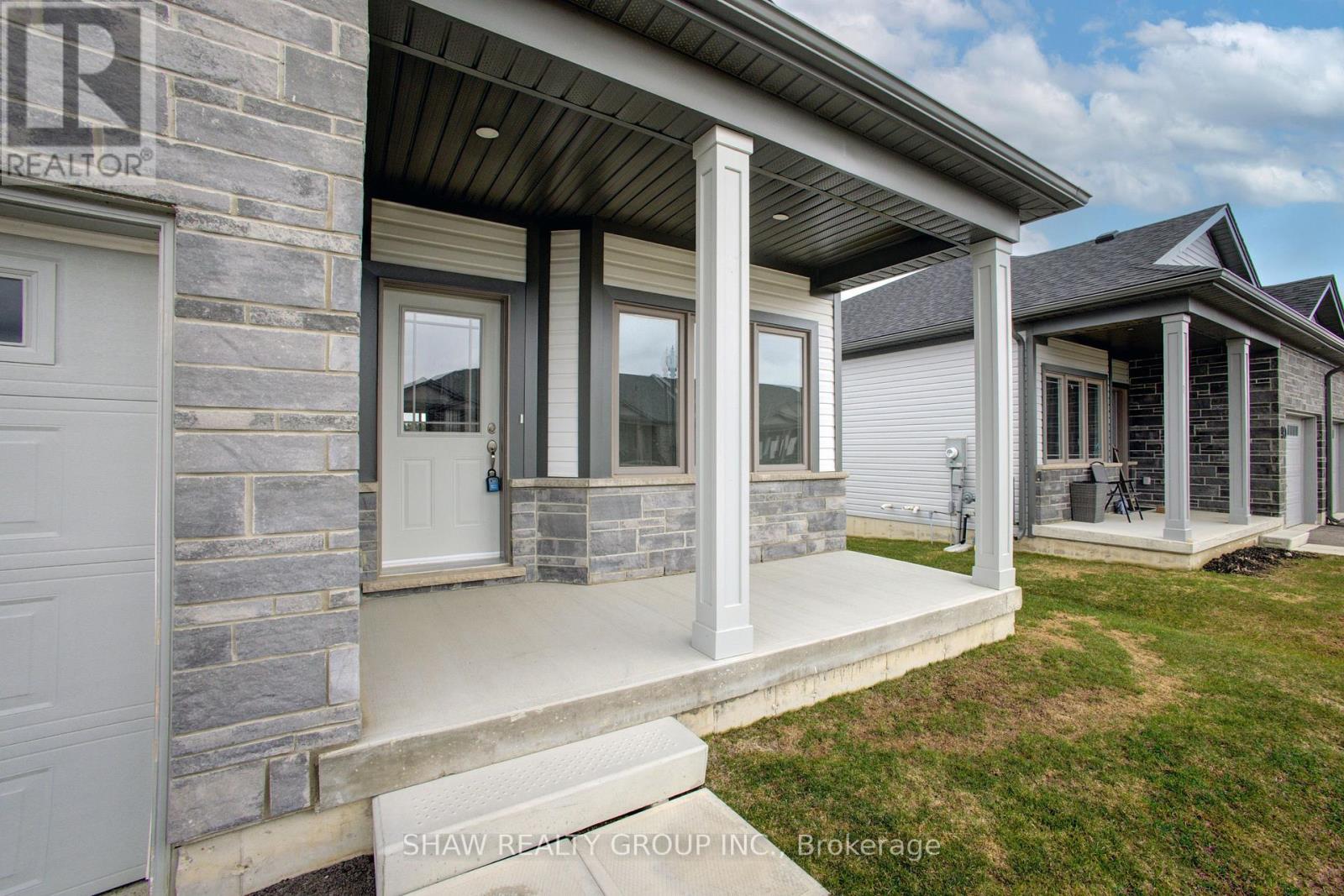 92 Cheryl Avenue, North Perth, Ontario N0G 1B0 - Photo 5 - X12967156