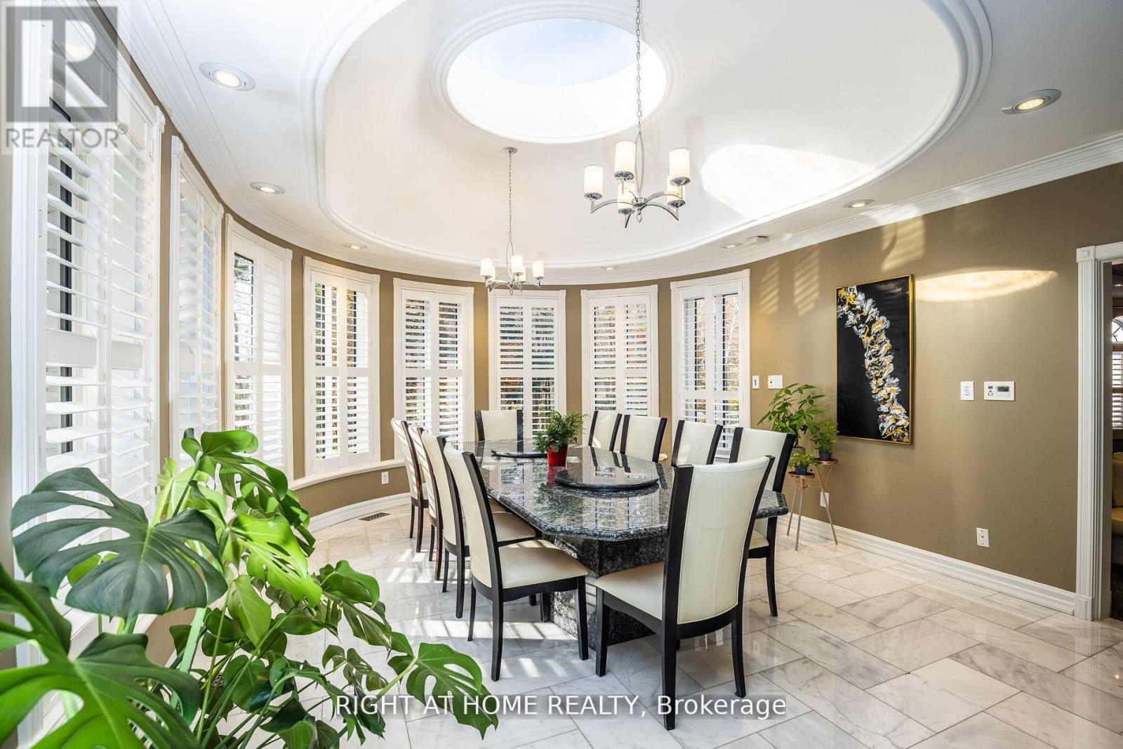 38 Sugarbush Court, Vaughan, Ontario  L4L 2Z2 - Photo 2 - N12962252