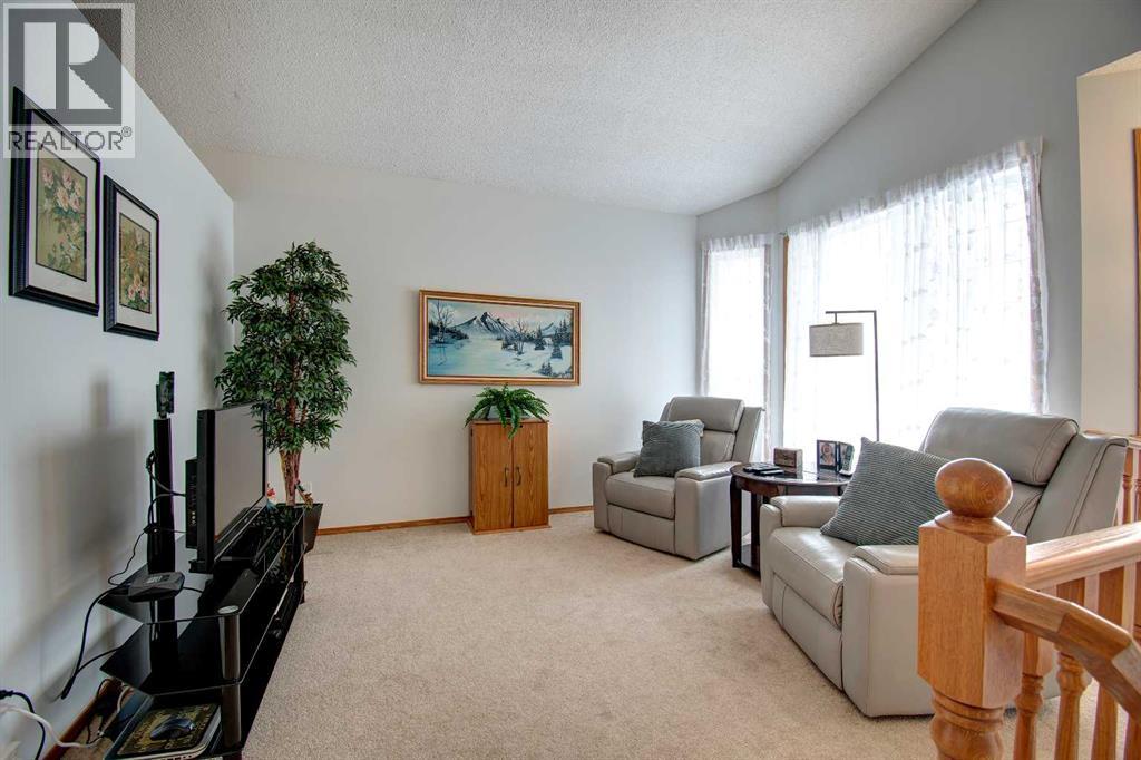 49 Thornfield Close Se, Airdrie, Alberta  T4A 2K7 - Photo 6 - A2298354