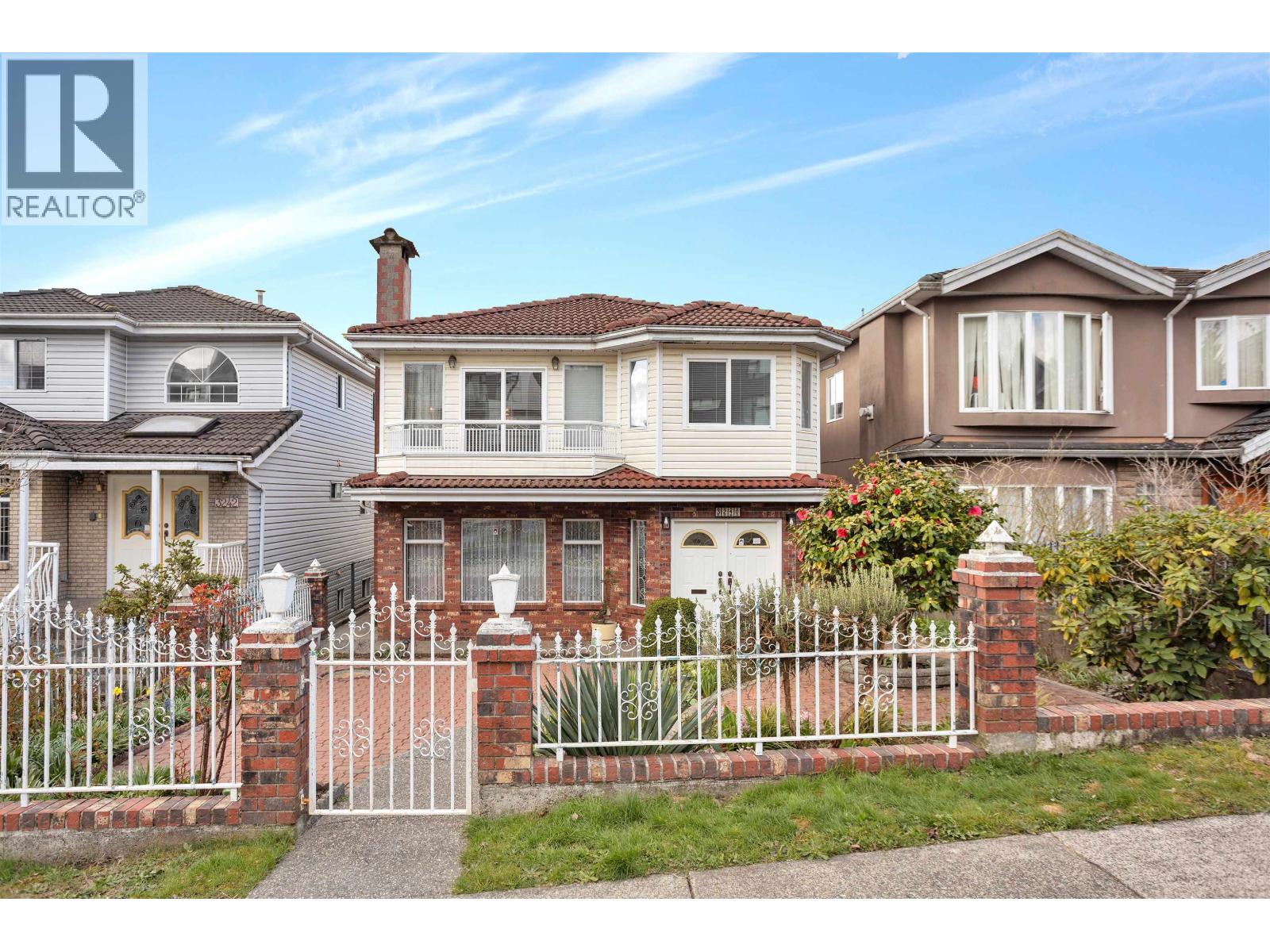 3240 CLIVE AVENUE, Vancouver, British Columbia