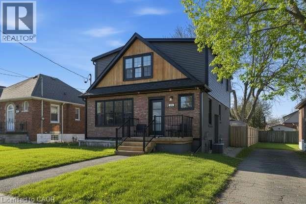 286 East 18th Street, Hamilton, Ontario  L9A 4P6 - Photo 1 - 40818314