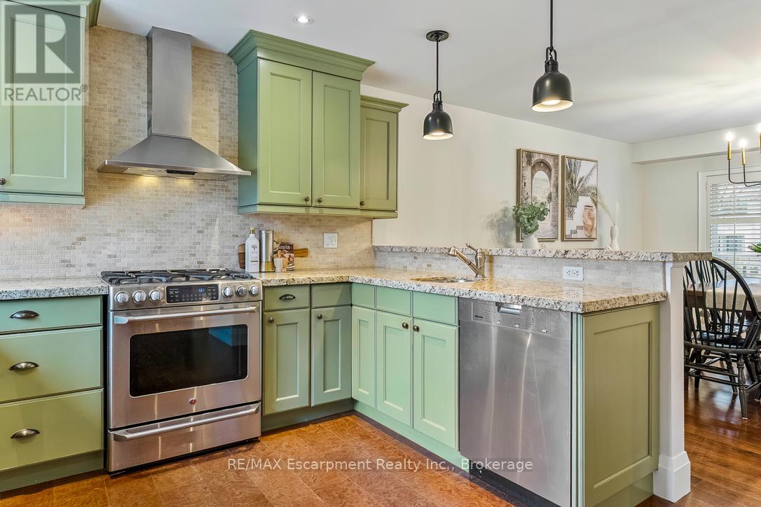 1071 Melvin Avenue, Oakville, Ontario  L6J 2V8 - Photo 11 - W12967236