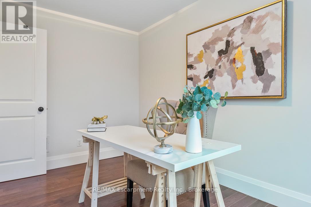 1071 Melvin Avenue, Oakville, Ontario  L6J 2V8 - Photo 14 - W12967236