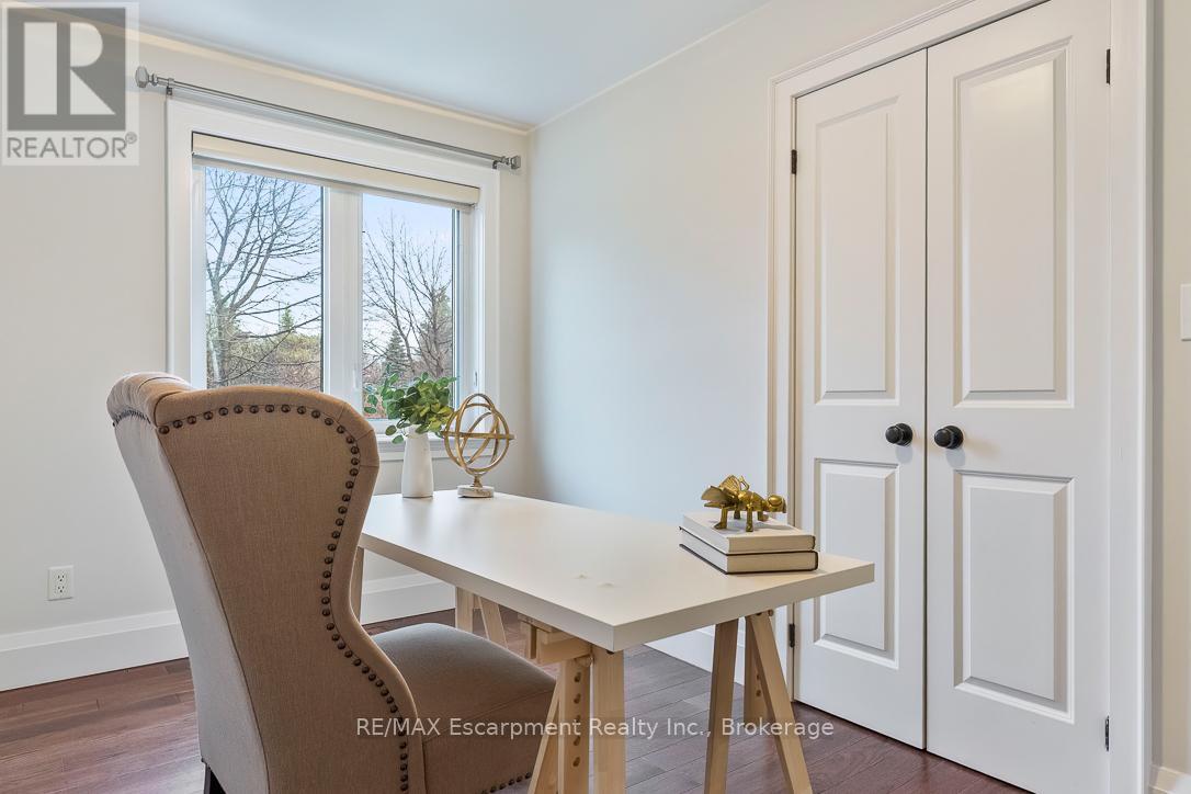 1071 Melvin Avenue, Oakville, Ontario  L6J 2V8 - Photo 15 - W12967236