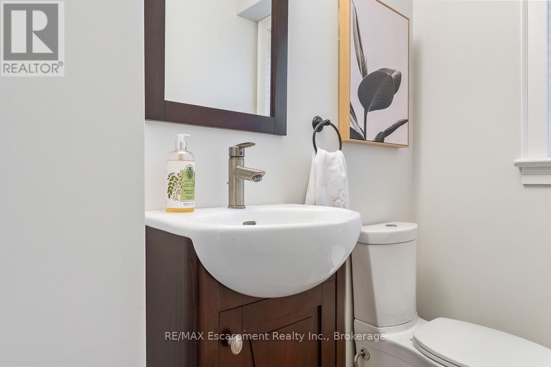 1071 Melvin Avenue, Oakville, Ontario  L6J 2V8 - Photo 16 - W12967236