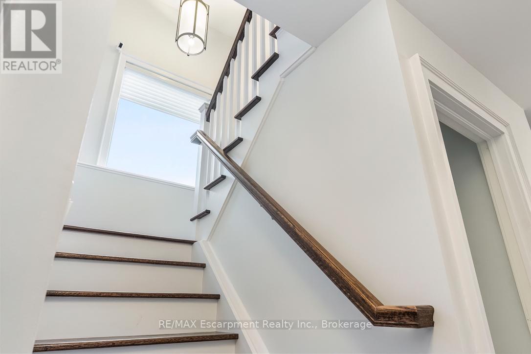 1071 Melvin Avenue, Oakville, Ontario  L6J 2V8 - Photo 17 - W12967236