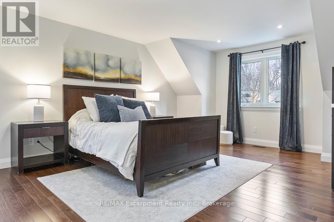 1071 Melvin Avenue, Oakville, Ontario  L6J 2V8 - Photo 19 - W12967236