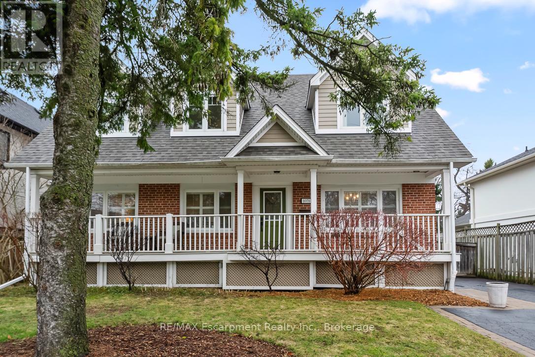 1071 Melvin Avenue, Oakville, Ontario  L6J 2V8 - Photo 2 - W12967236