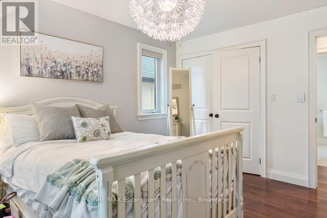 1071 Melvin Avenue, Oakville, Ontario  L6J 2V8 - Photo 25 - W12967236