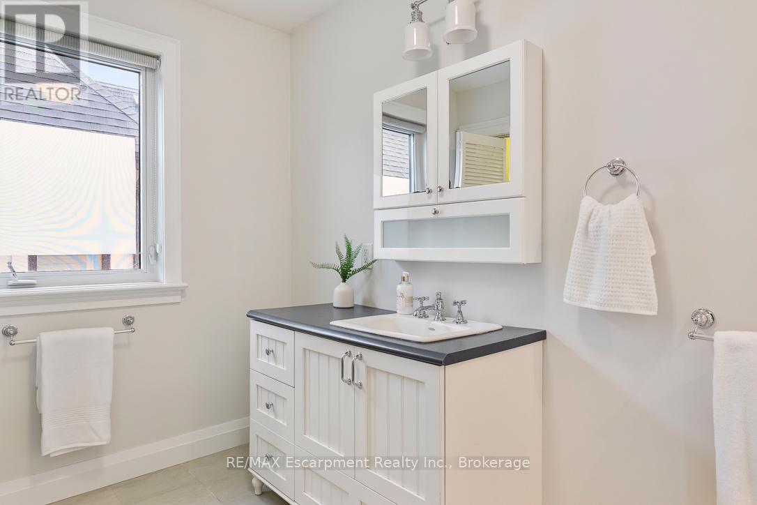 1071 Melvin Avenue, Oakville, Ontario  L6J 2V8 - Photo 26 - W12967236