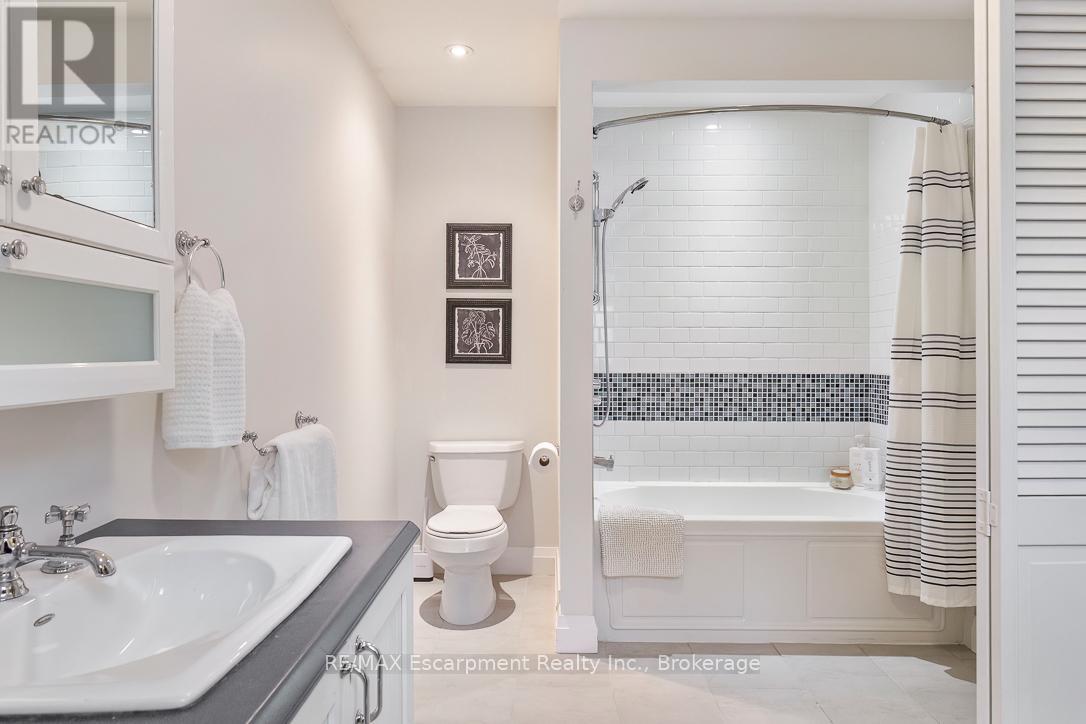 1071 Melvin Avenue, Oakville, Ontario  L6J 2V8 - Photo 27 - W12967236