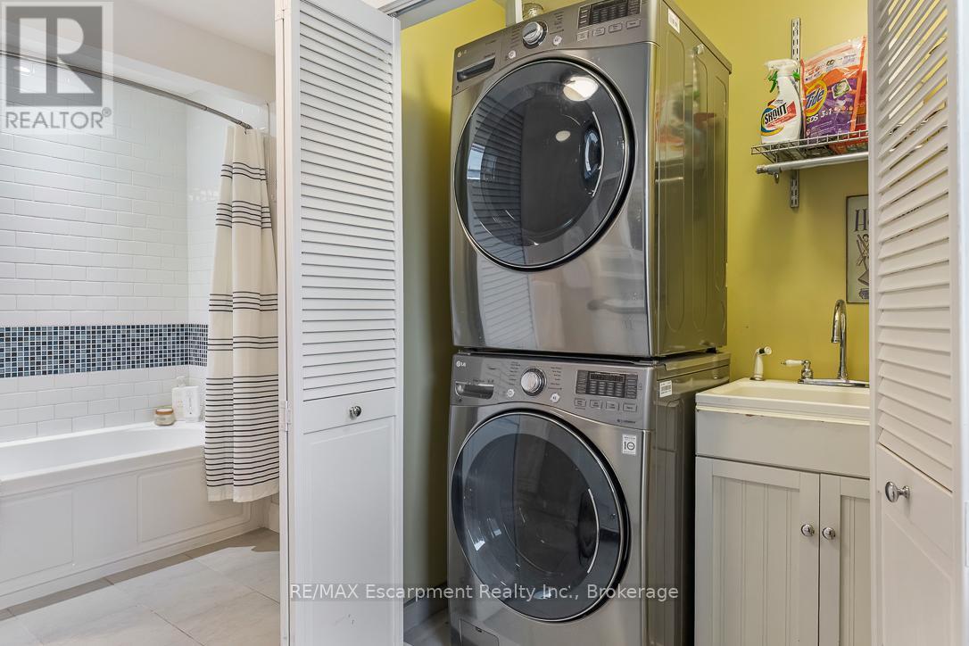 1071 Melvin Avenue, Oakville, Ontario  L6J 2V8 - Photo 28 - W12967236