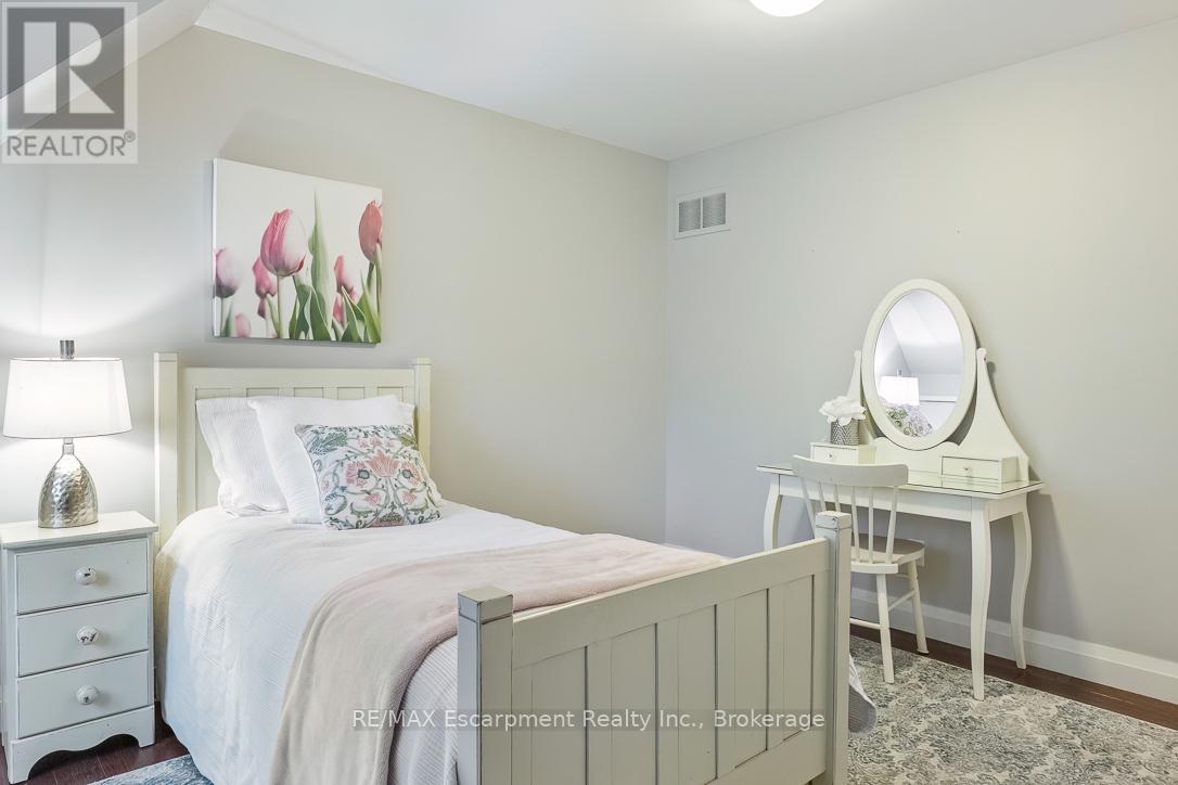 1071 Melvin Avenue, Oakville, Ontario  L6J 2V8 - Photo 30 - W12967236