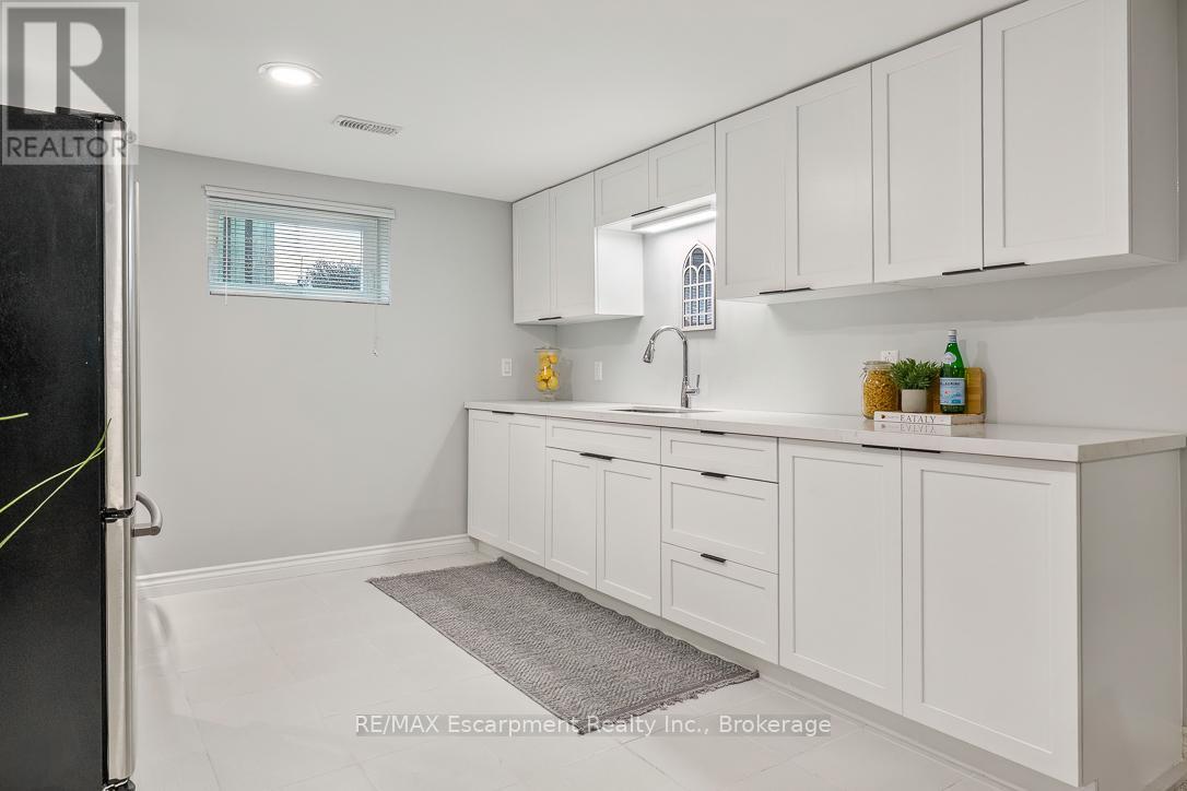 1071 Melvin Avenue, Oakville, Ontario  L6J 2V8 - Photo 36 - W12967236