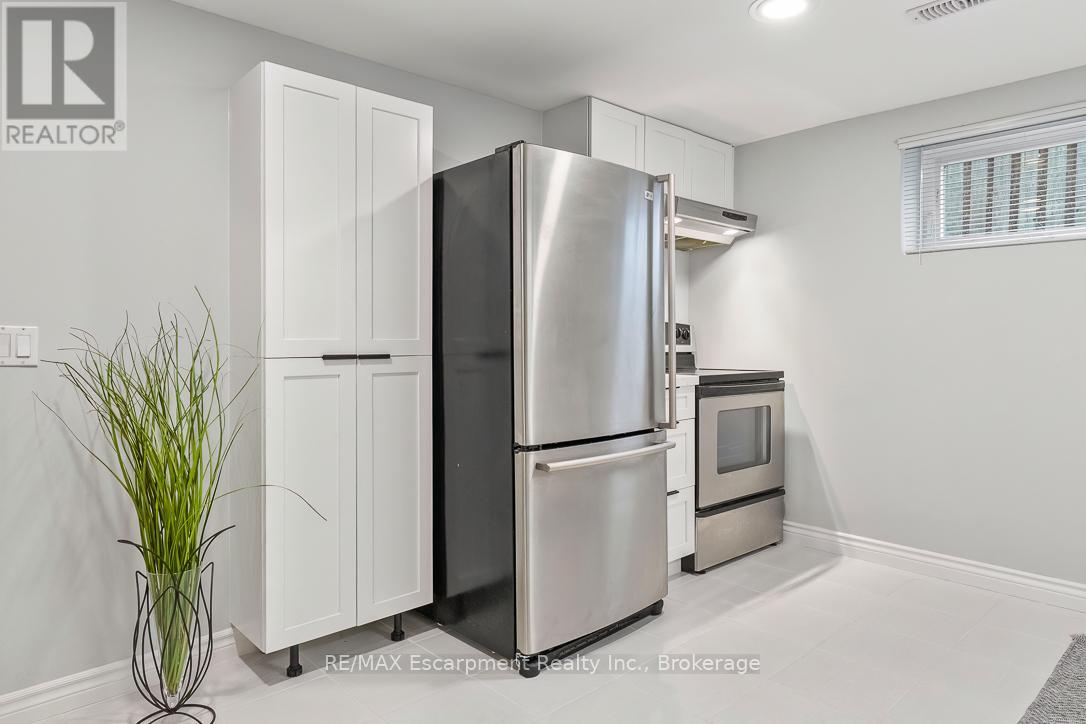 1071 Melvin Avenue, Oakville, Ontario  L6J 2V8 - Photo 37 - W12967236