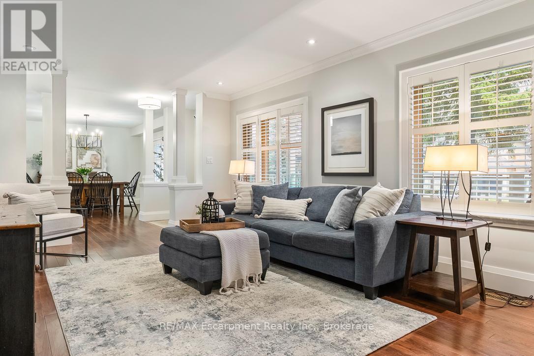 1071 Melvin Avenue, Oakville, Ontario  L6J 2V8 - Photo 5 - W12967236