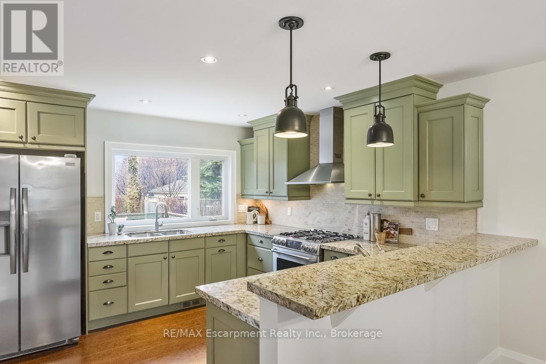 1071 Melvin Avenue, Oakville, Ontario  L6J 2V8 - Photo 8 - W12967236