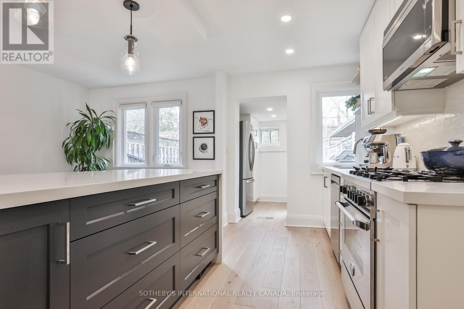 64 Robina Avenue, Toronto, Ontario  M6C 3Y7 - Photo 13 - C12965326