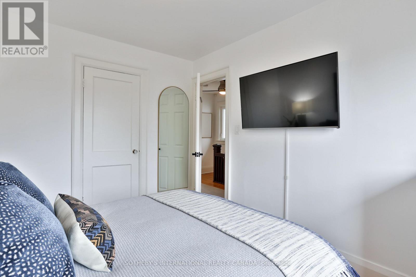 64 Robina Avenue, Toronto, Ontario  M6C 3Y7 - Photo 22 - C12965326