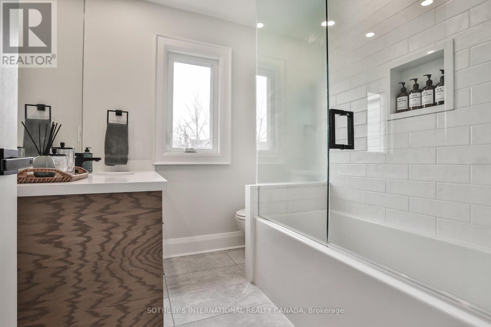 64 Robina Avenue, Toronto, Ontario  M6C 3Y7 - Photo 27 - C12965326