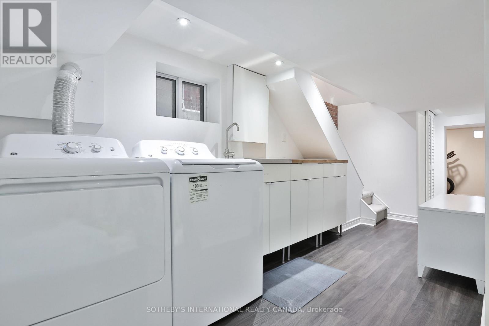 64 Robina Avenue, Toronto, Ontario  M6C 3Y7 - Photo 32 - C12965326