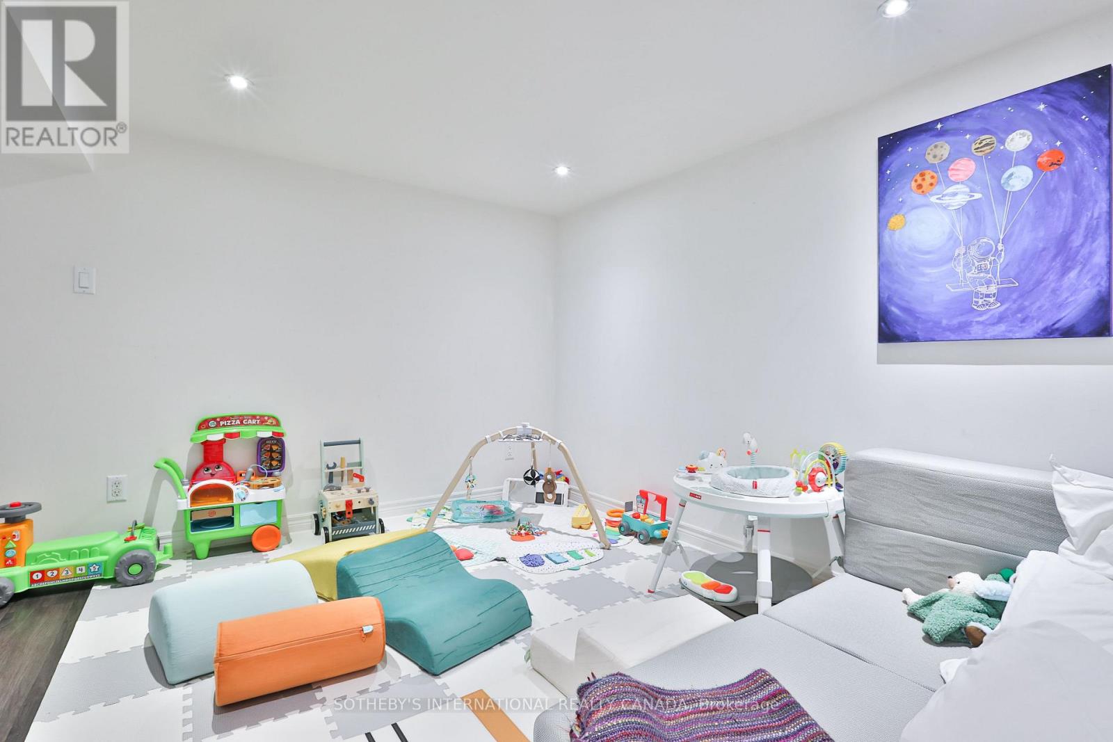 64 Robina Avenue, Toronto, Ontario  M6C 3Y7 - Photo 31 - C12965326