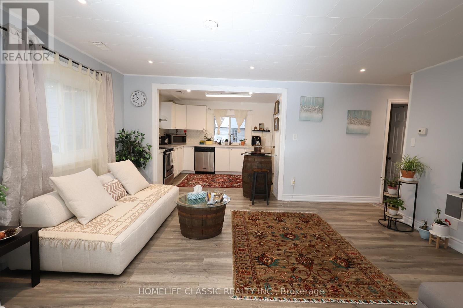 16 River Drive, East Gwillimbury, Ontario  L9N 1A6 - Photo 3 - N12961906