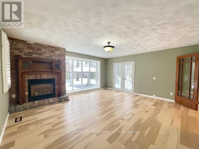 425 River Side Drive, Oakville, Ontario  L6K 3N6 - Photo 16 - W12810830