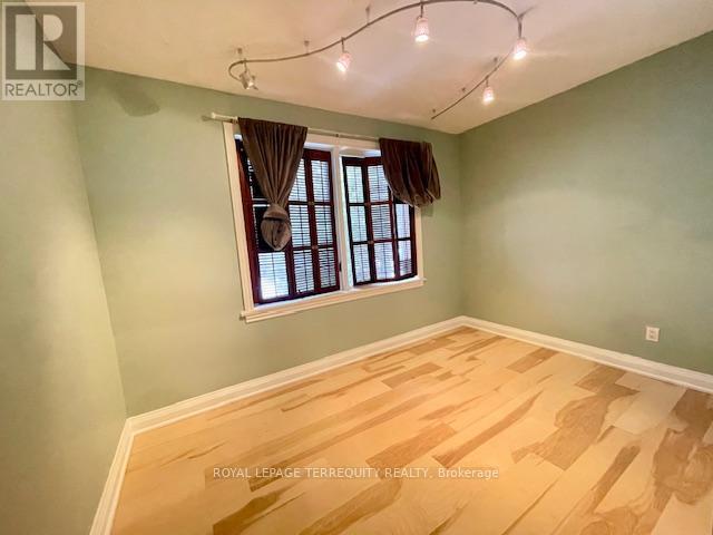 425 River Side Drive, Oakville, Ontario  L6K 3N6 - Photo 22 - W12810830