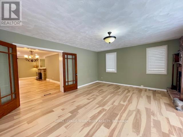 425 River Side Drive, Oakville, Ontario  L6K 3N6 - Photo 17 - W12810830