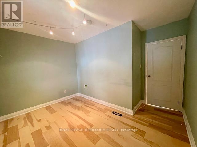 425 River Side Drive, Oakville, Ontario  L6K 3N6 - Photo 23 - W12810830