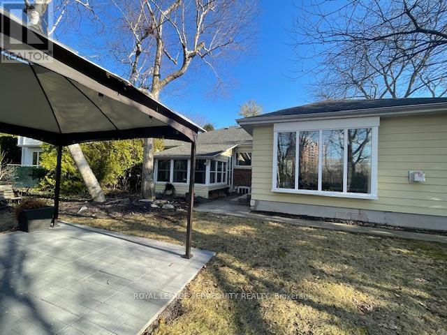 425 River Side Drive, Oakville, Ontario  L6K 3N6 - Photo 47 - W12810830