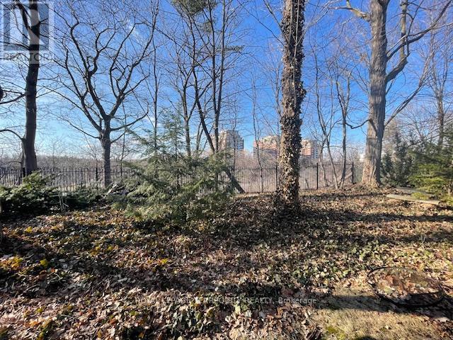 425 River Side Drive, Oakville, Ontario  L6K 3N6 - Photo 49 - W12810830