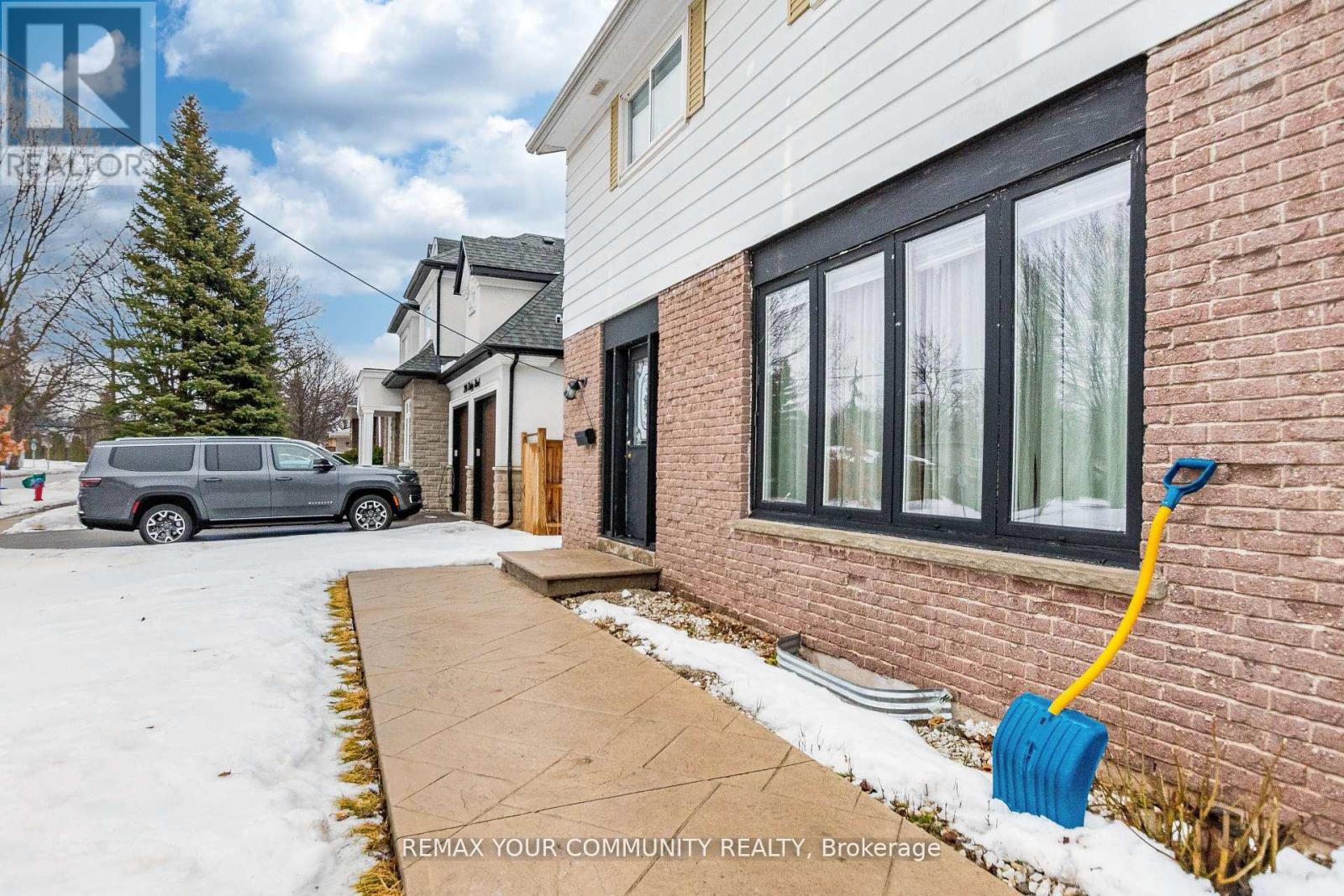 2202 Bridge Road, Oakville, Ontario  L6L 2G3 - Photo 3 - W12924600