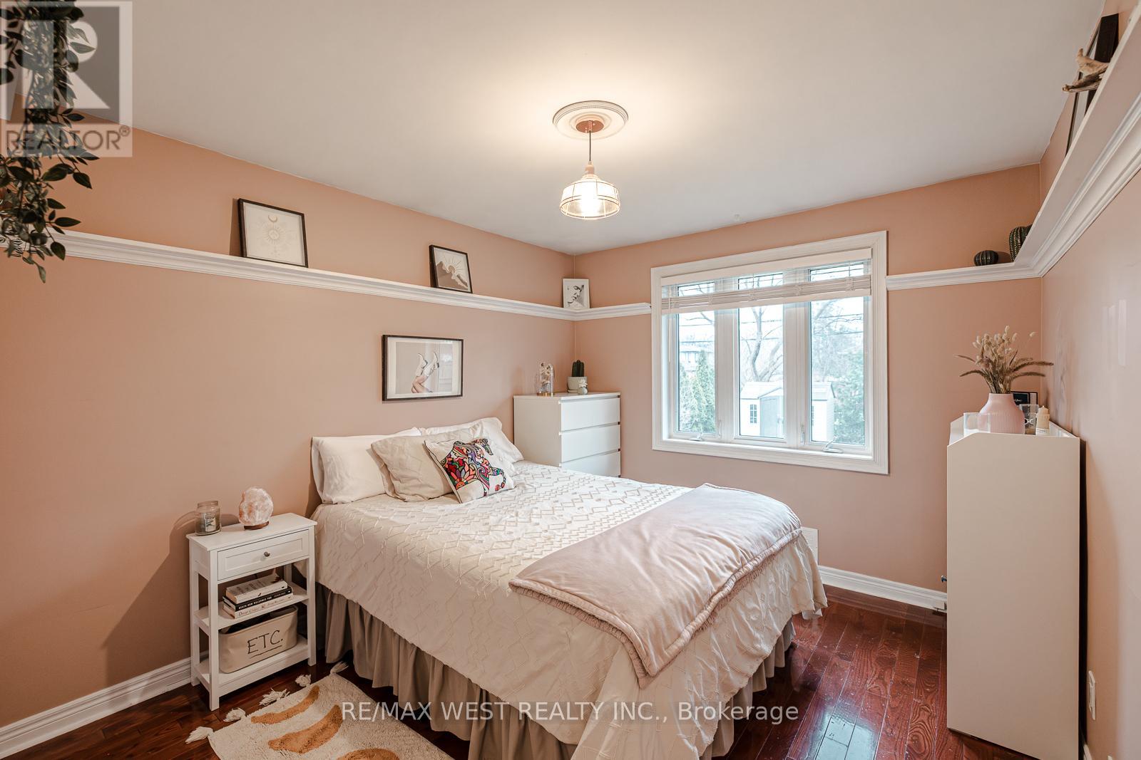 17 Saybrook Avenue, Toronto, Ontario  M8Z 2V3 - Photo 17 - W12960136