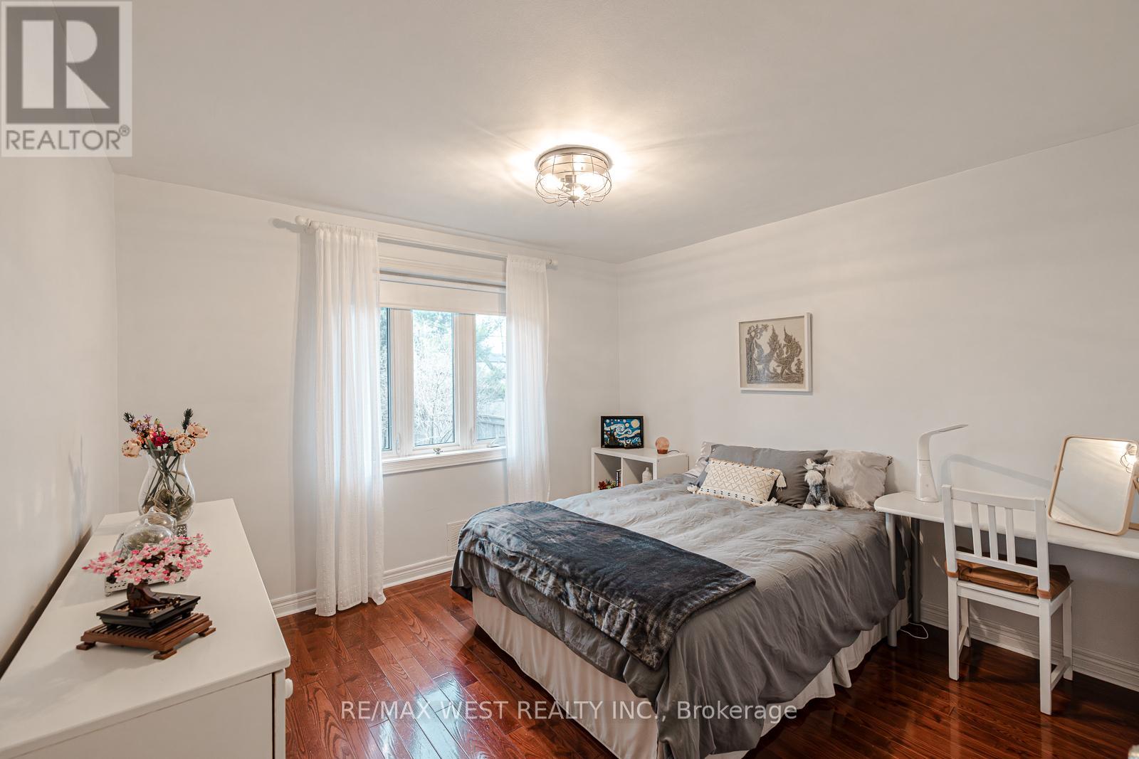 17 Saybrook Avenue, Toronto, Ontario  M8Z 2V3 - Photo 18 - W12960136