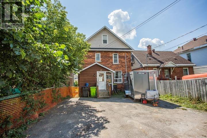 60 Cathcart St, Sault Ste. Marie, Ontario  P6A 1E1 - Photo 3 - SM260404