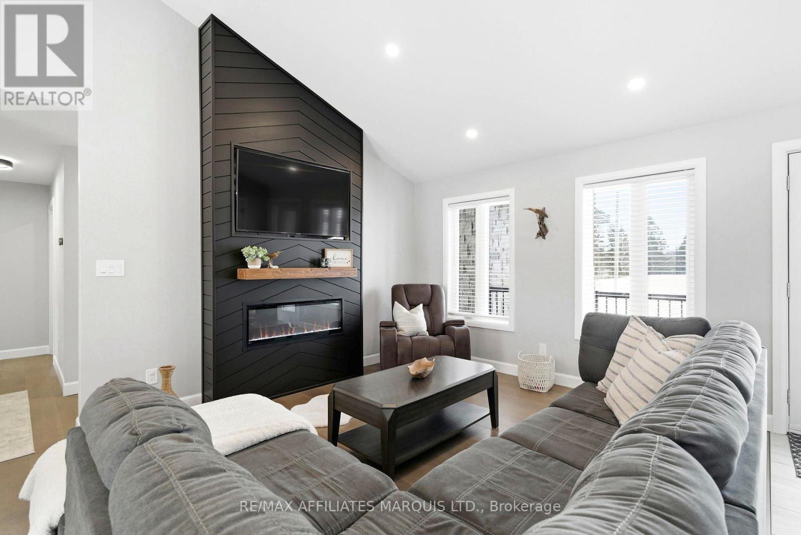 6836 James Crescent, South Glengarry, Ontario  K0C 2E0 - Photo 1 - X12967334